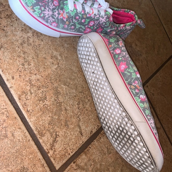 RUE 21 Low Lace Sneaker - Picture 10 of 10